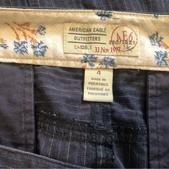 EUC American Eagle pinstripe skirt, pleats and flare, super cute style size 4 - Picture 3 of 4